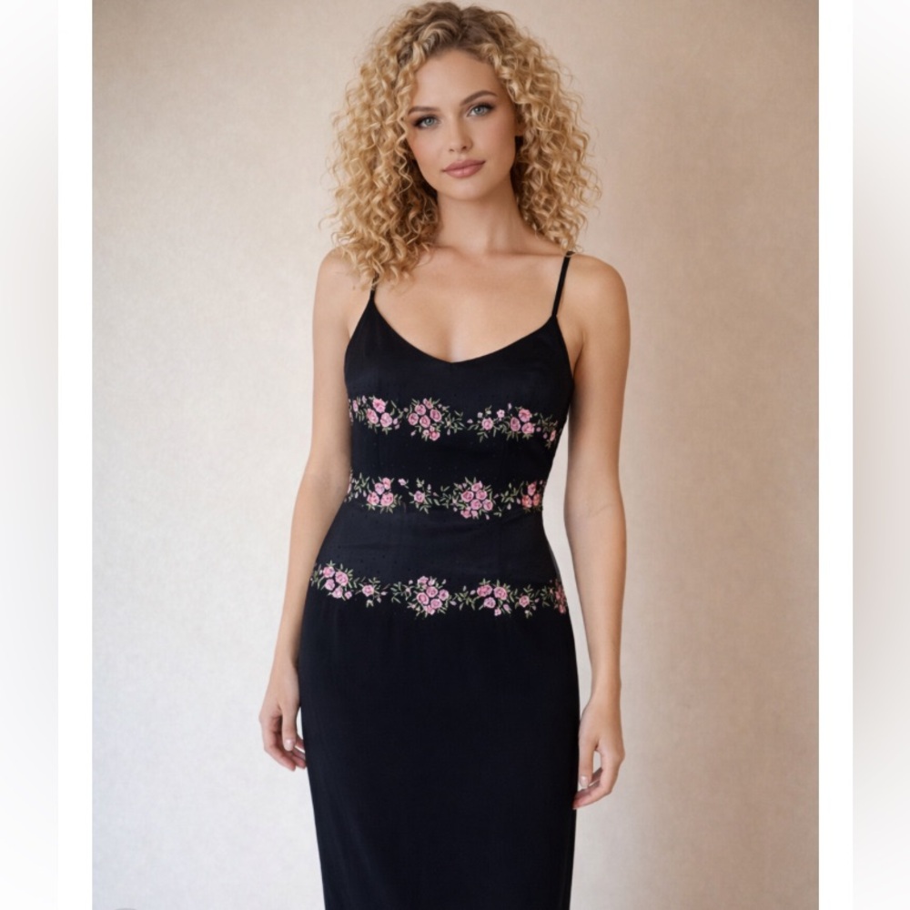 Maggy London Elegant Black Floral Embroidered Dress Womens size 6 formal